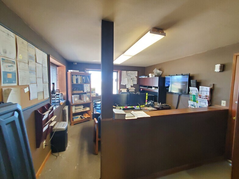 More Photos Of 6881 E 5th Pl, Lynden Industrial For Sale