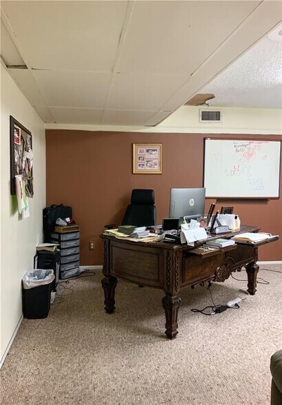 More Photos Of 2001 S Staples St, Corpus Christi Office For Sale