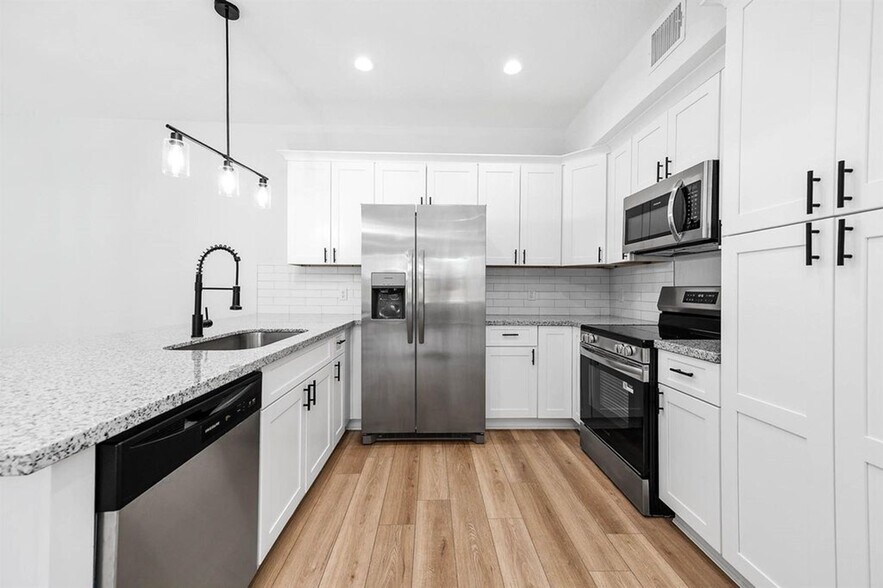More Photos Of 2024 Hampton st, Houston Multifamily For Sale