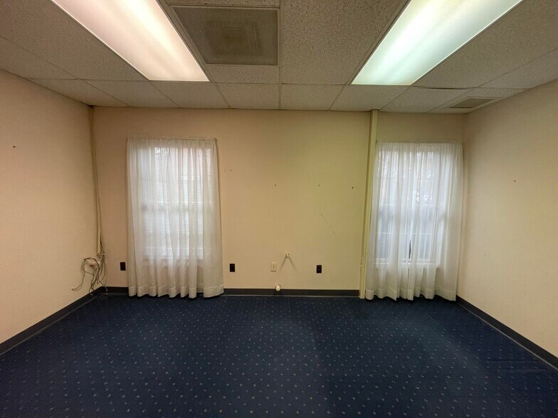 More Photos Of 11355 Pembrooke Sq, Waldorf Medical For Sale