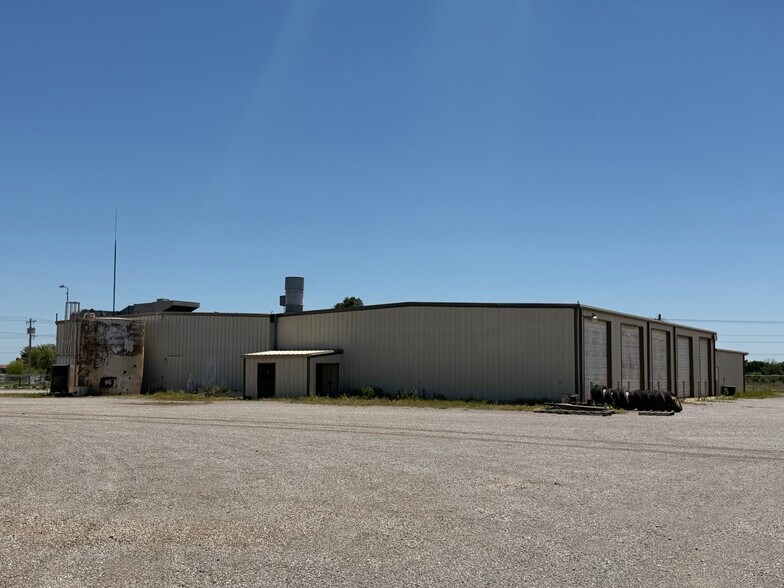 More Photos Of 5328 E Market St, Enid Manufacturing For Sale