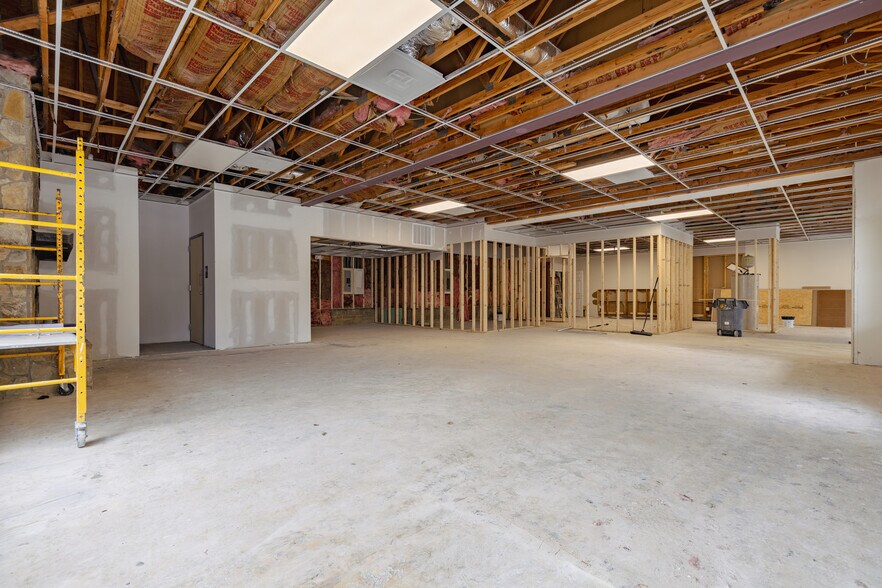 More Photos Of 110 High Country Sq, Banner Elk General Retail For Lease