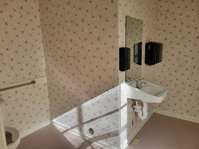 More Photos Of 729 Thimble Shoals Blvd, Newport News Medical For Sale