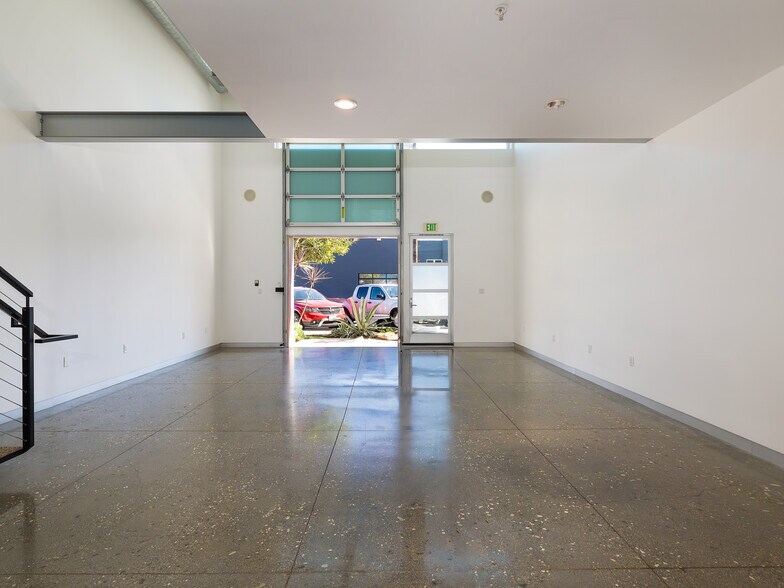 More Photos Of 215-237 California St, El Segundo Loft Creative Space For Lease