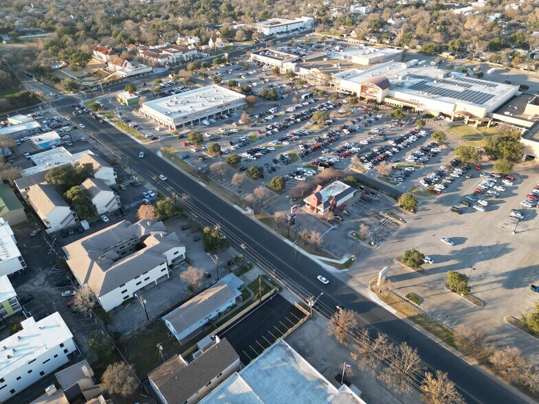 More Photos Of 927 E 41st St, Austin Office Residential For Lease