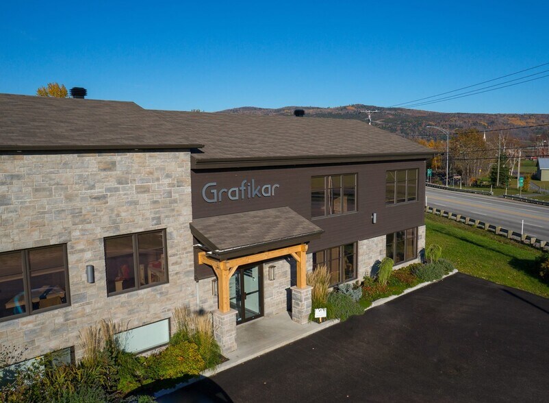More Photos Of 2 Rue De L'usine, Baie-Saint-Paul General Retail For Sale