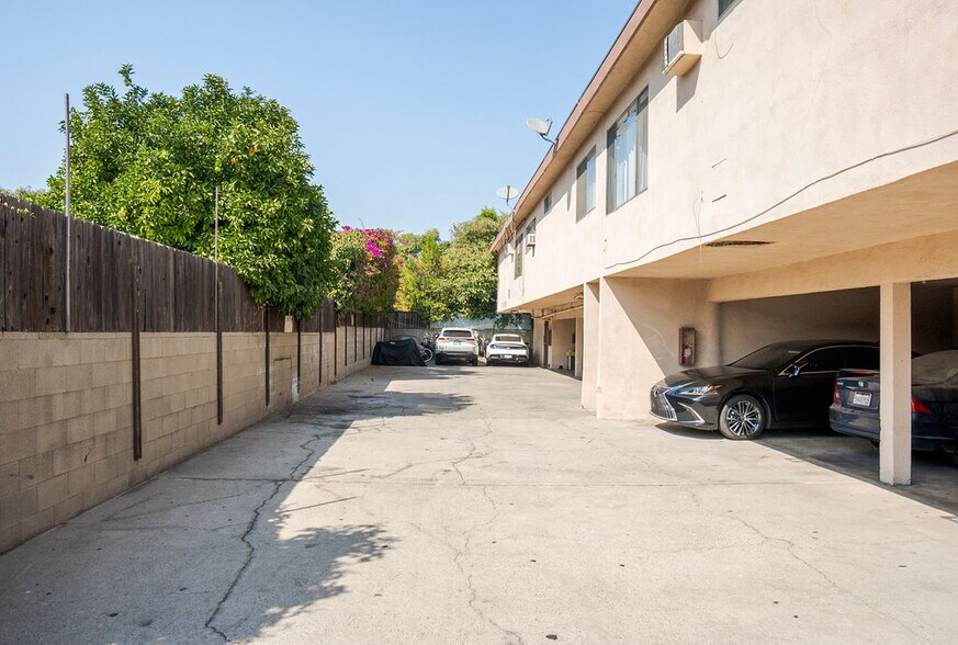 More Photos Of 6535 Fulton Ave, Van Nuys Apartments For Sale