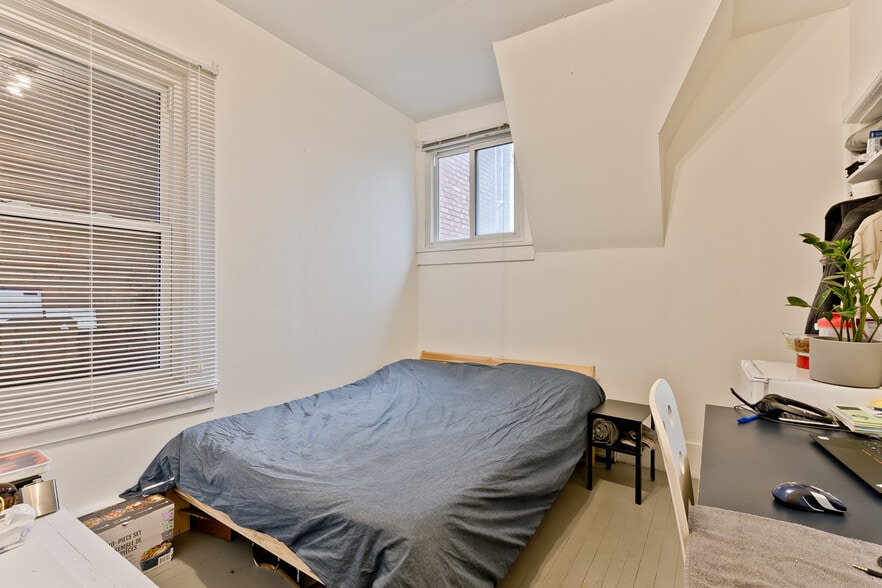 More Photos Of 127 Rue Queen, Sherbrooke Office Residential For Sale