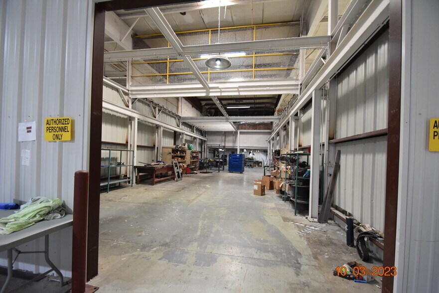 More Photos Of 956 N Broadway St, Greenville Distribution For Sale