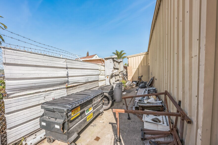 More Photos Of 6009-6017 International Blvd, Oakland Auto Repair For Sale