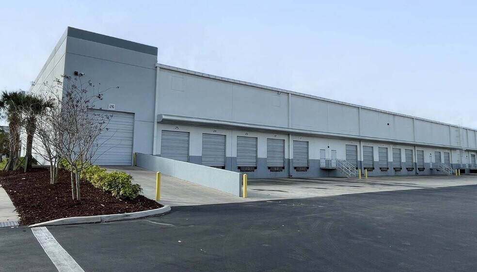 More Photos Of 5030-5042 Joanne Kearney Blvd, Tampa Distribution For Lease