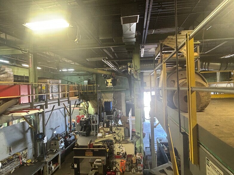 More Photos Of 1954 10 Av NW, Medicine Hat Warehouse For Sale