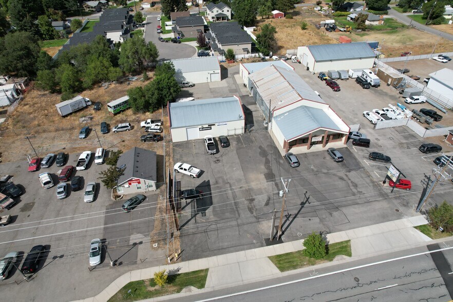 More Photos Of 17809 E Appleway Ave, Spokane Valley Showroom For Lease