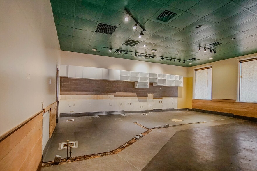 More Photos Of 225 E Broad St, Athens Storefront For Lease