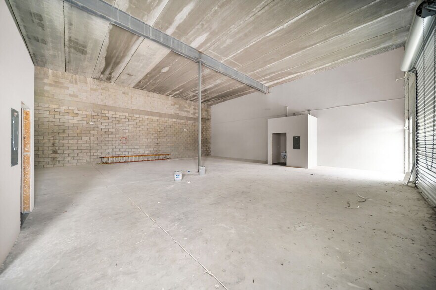 More Photos Of 1913 NE 10th Ter, Cape Coral Flex For Lease