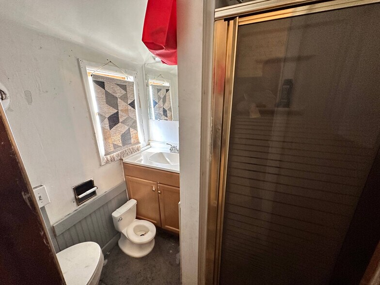 More Photos Of 1831 N C St, Elwood Apartments For Sale
