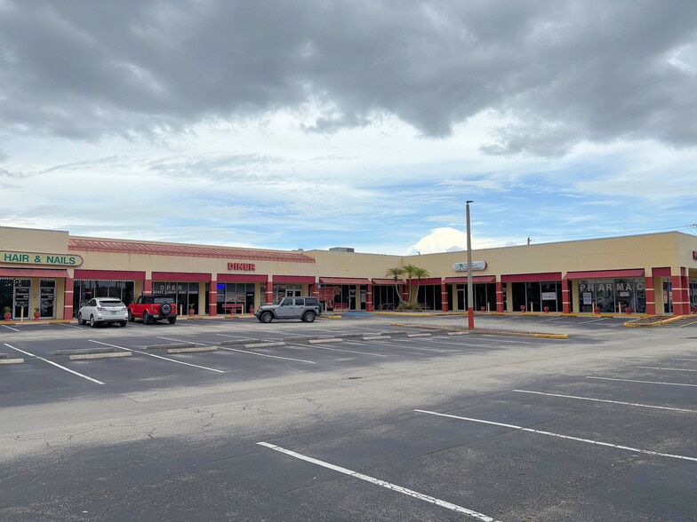 More Photos Of 7118-7170 N Nob Hill Rd, Tamarac General Retail For Lease