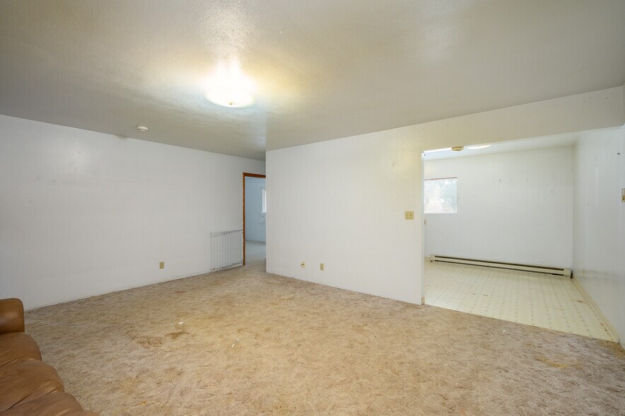More Photos Of 229 E Monroe St, Carlton Apartments For Sale