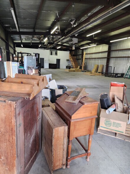 More Photos Of 111 E Maple St, Lamar Flex For Sale