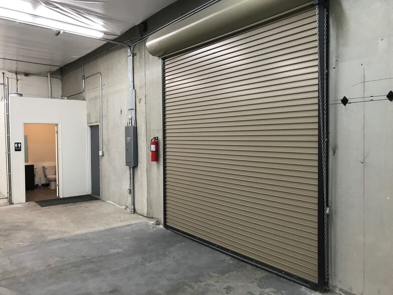 More Photos Of 2712 S 3600 W, Salt Lake City Showroom For Lease