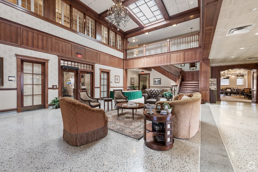 More Photos Of 250 E James St, Cleburne Hotel For Sale