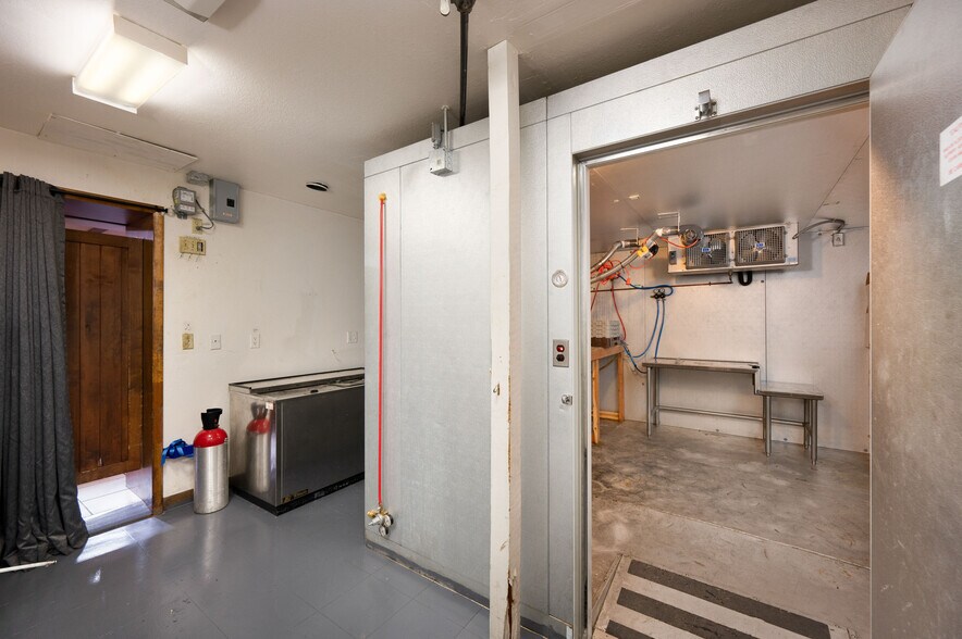 More Photos Of 2711 W College St, Bozeman Restaurant For Sale