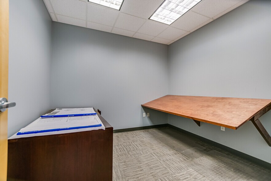 More Photos Of 271 Commercial Dr, Buda Warehouse For Sale