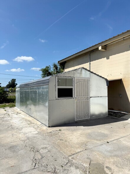 More Photos Of 3160 N 46th Ave, Saint Petersburg Warehouse For Sale