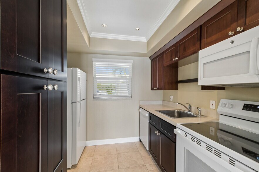 More Photos Of 2307 Bay Blvd, Indian Rocks Beach Apartments For Sale