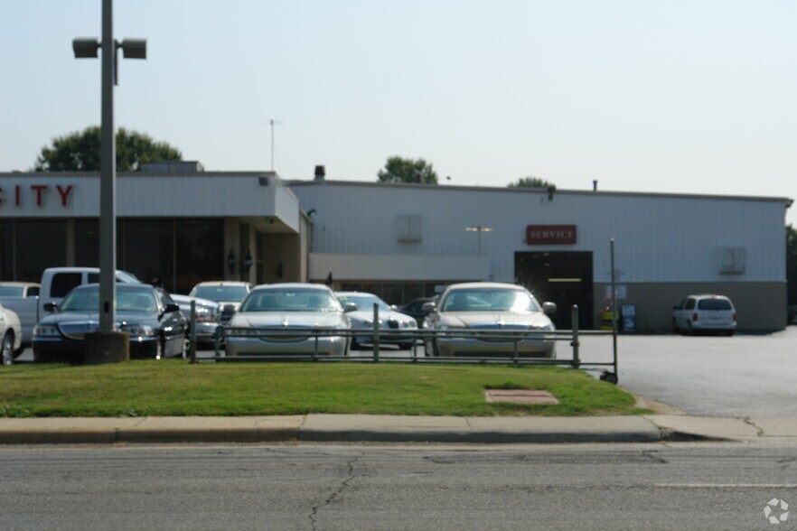 More Photos Of 7301 South Blvd, Charlotte Auto Dealership For Lease