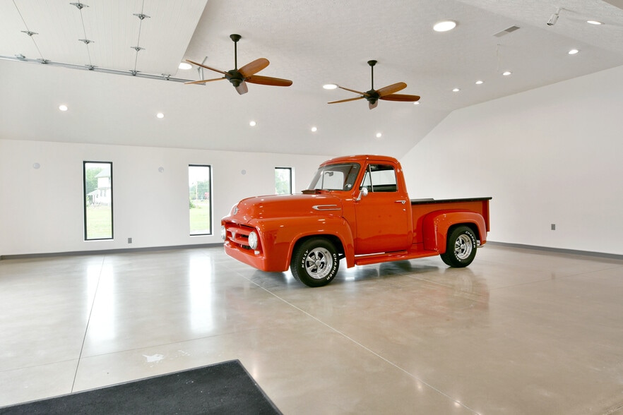 More Photos Of 3019 Parkman Rd NW, Warren Flex For Sale