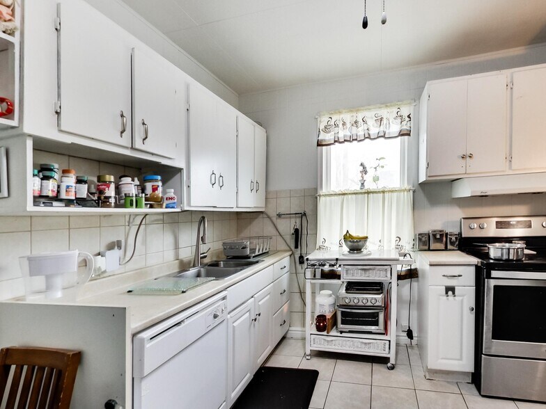 More Photos Of 44 Francis St, Hamilton Flex For Sale