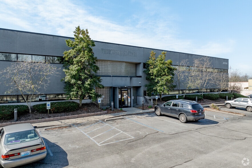 More Photos Of 2008 Mercer Rd, Lexington Office For Lease