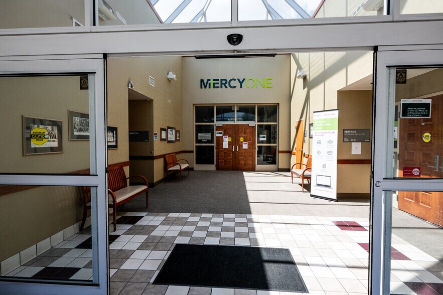 More Photos Of 850 Dickman Rd, Des Moines Medical For Lease