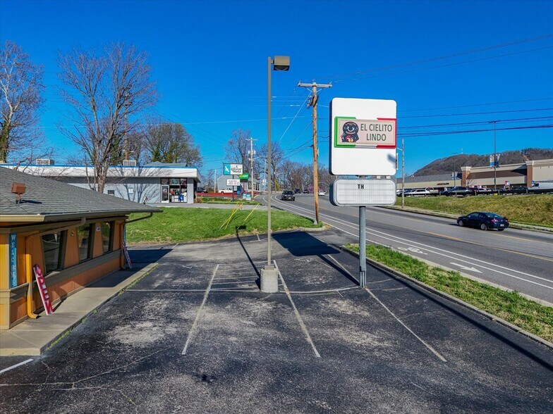 More Photos Of 683 Brandon Ave, Roanoke Fast Food For Sale