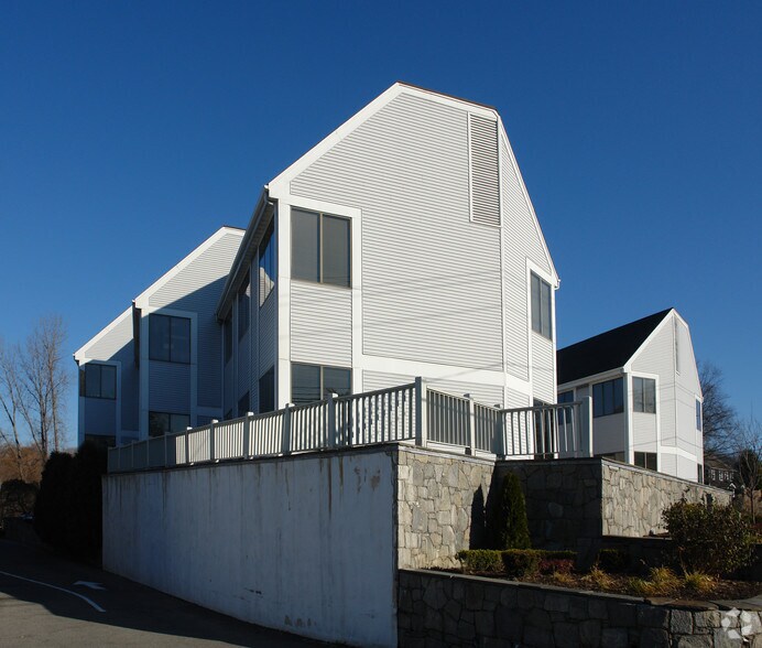 More Photos Of 1171 E Putnam Ave, Riverside Medical For Sale