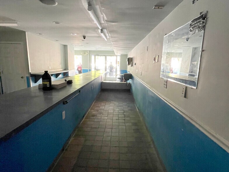 More Photos Of 1611 Bank St, Baltimore Restaurant For Lease