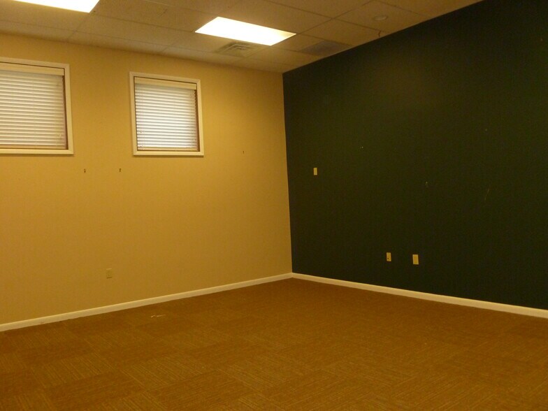 More Photos Of 12504 Lake Ridge Dr, Woodbridge Medical For Sale