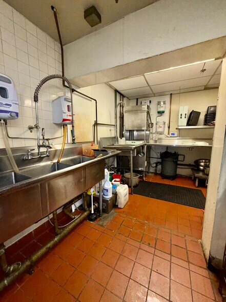 More Photos Of 1186 Worcester Rd, Framingham Hotel For Sale