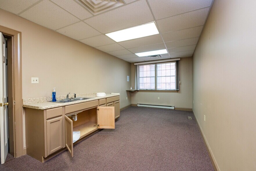 More Photos Of 120 S Main St, Edinburg General Retail For Sale