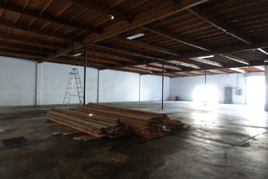 More Photos Of 18334 Eddy St, Northridge Warehouse For Sale
