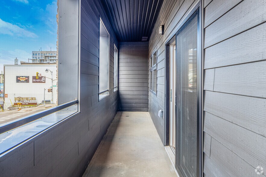 More Photos Of 16 Queen St W, Cambridge Apartments For Lease