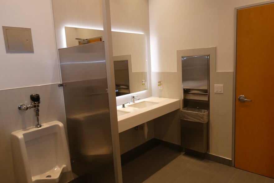 More Photos Of 6100-6120 San Fernando Rd, Glendale Office For Sale