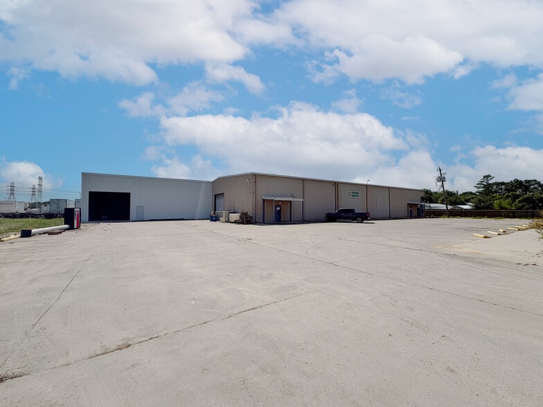 Primary Photo Of 6650 W Bay Rd, Baytown Warehouse For Lease