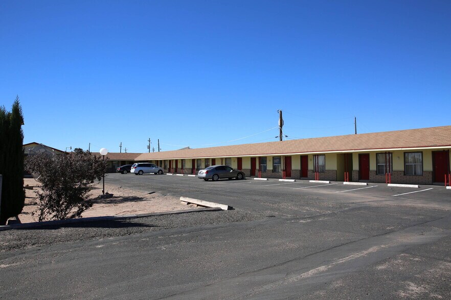 More Photos Of 2101-2105 Navajo Blvd, Holbrook Hospitality For Sale