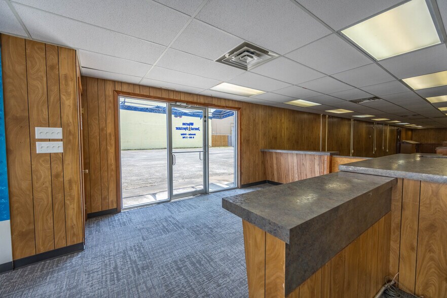 More Photos Of 115 W Burleson St, Wharton Restaurant For Sale