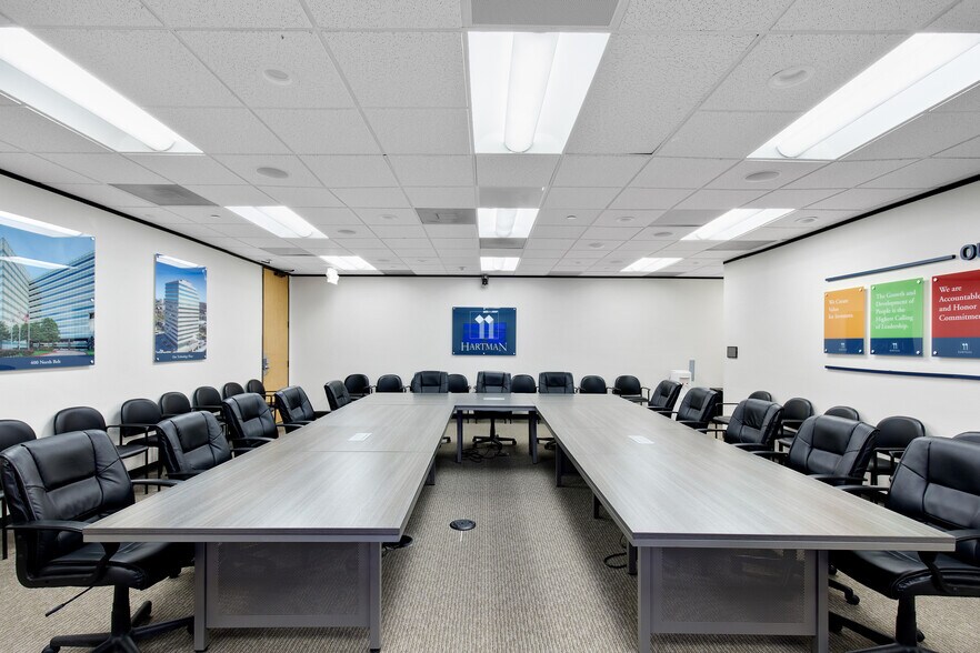 More Photos Of 2909 Hillcroft Ave, Houston Office For Lease