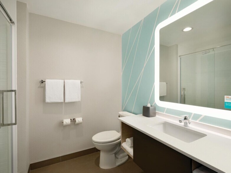 More Photos Of 281 Buddy Ganem Dr, Portland Hotel For Sale