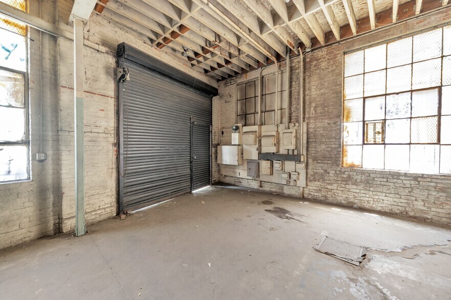 More Photos Of 650 S Rio St, Los Angeles Warehouse For Lease
