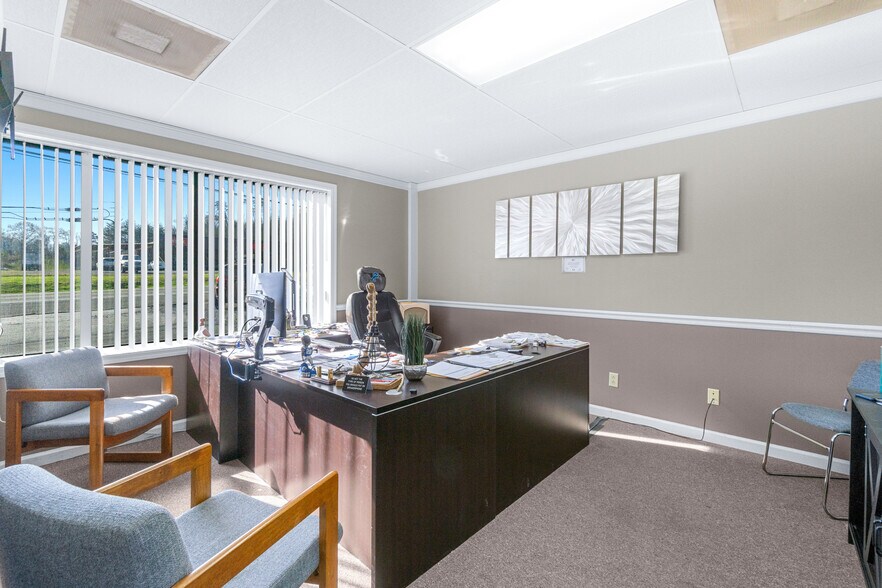 More Photos Of 3565 Main St, Jasper Office For Sale